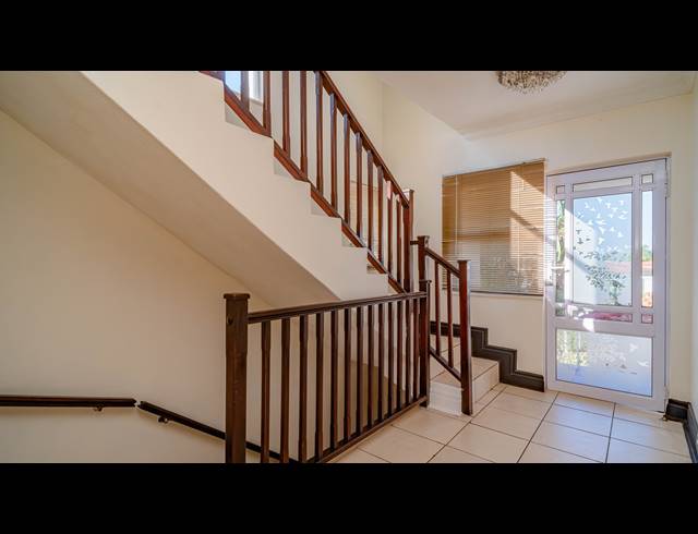 4 BEDROOM APARTMENT FOR SALE IN LA LUCIA